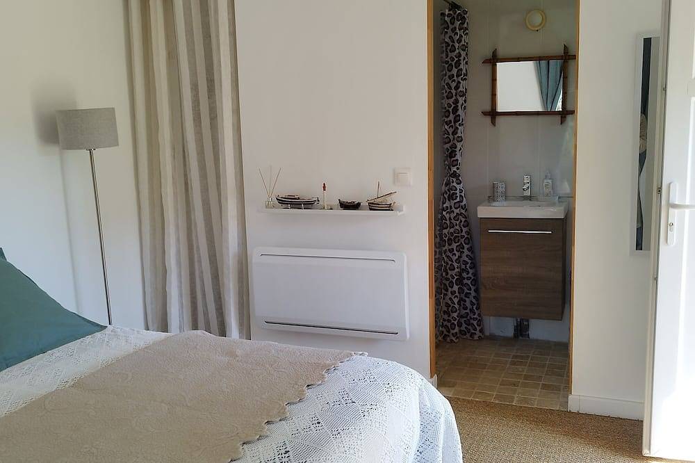 Chalet in Le Bouscat in the heart of a magnificent garden in Le Bouscat, Bordeaux region