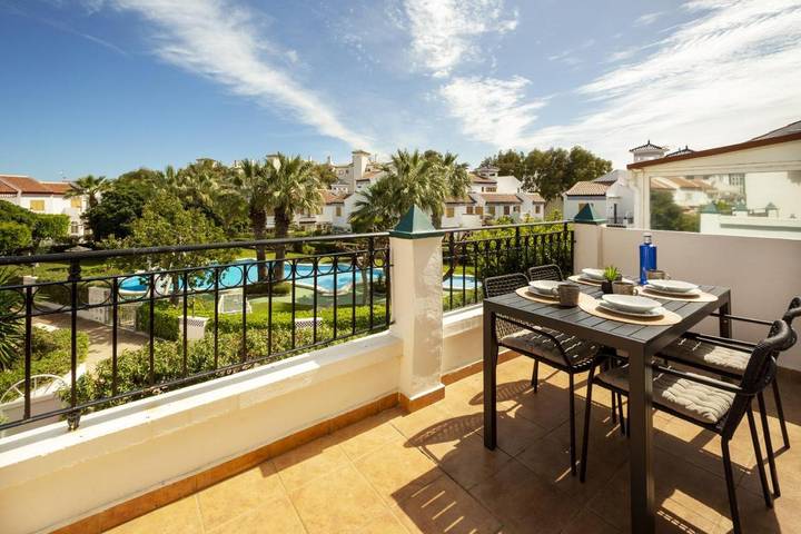 Bungalow für 4 Personen, mit Balkon und Terrasse sowie Garten und Pool in La Mata
