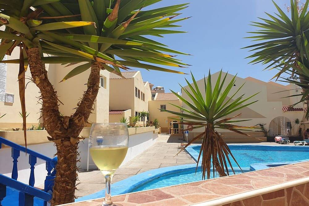 Entire apartment, 1 Bedroom Apartement  with big terrace. Ground floor. Sleeps 4 in Playa de Fañabé, Adeje