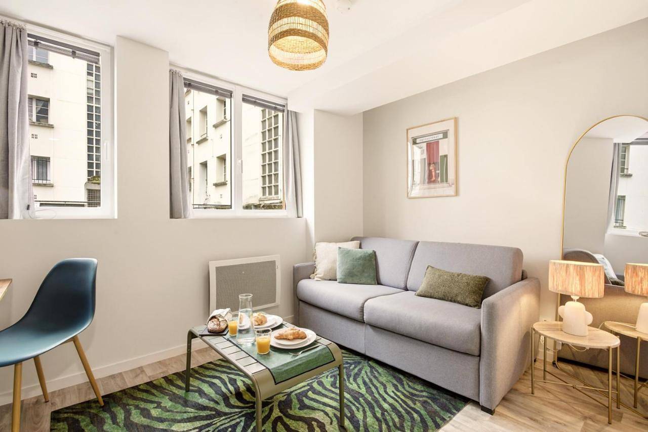 Appartement entier, Studio L'Émeraude - F1 lumineux, hypercentre - Caen in Caen, Région de Caen