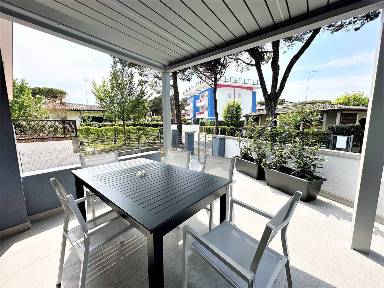 Apartamento vacacional entero, Apartamento vacacional cerca del mar con jardín privado  in Bibione, Provincia de Venezia