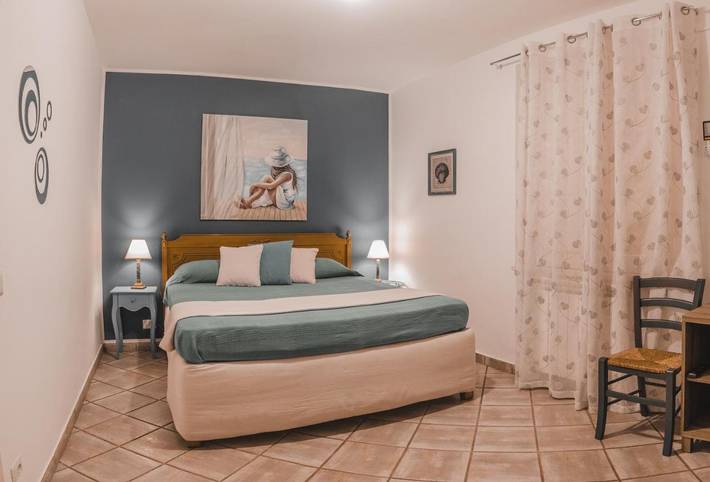 Hôtel pour 5 personnes, avec piscine ainsi que jardin et vue, animaux acceptés à Graniti - 2