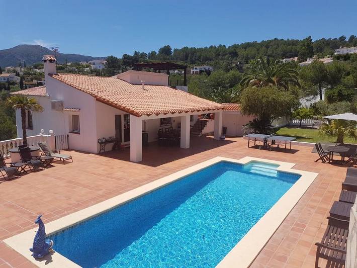Casa rural para 14 personas, con Balcón y Jacuzzi además de Terraza y Jardín en Jalón