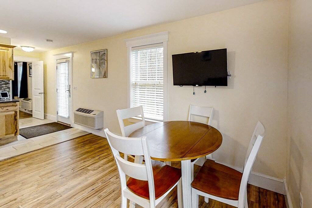 Ganze Wohnung, New Riverfront Condo in Sheepscot Harbour - Walk to Famed Seafood Eatery in Edgecomb, Lincoln County (Maine)