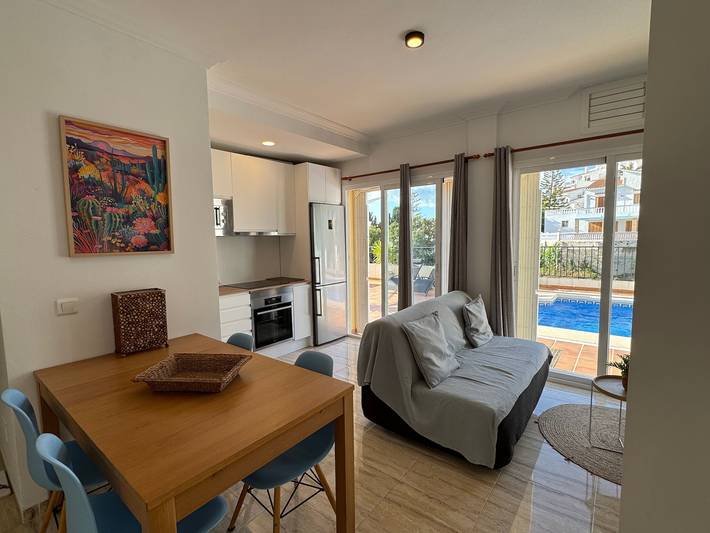 Entire apartment, Holiday Apartment with Private Pool near the Beach with 2 Terraces and Wi-Fi in Playa de Burriana, Nerja