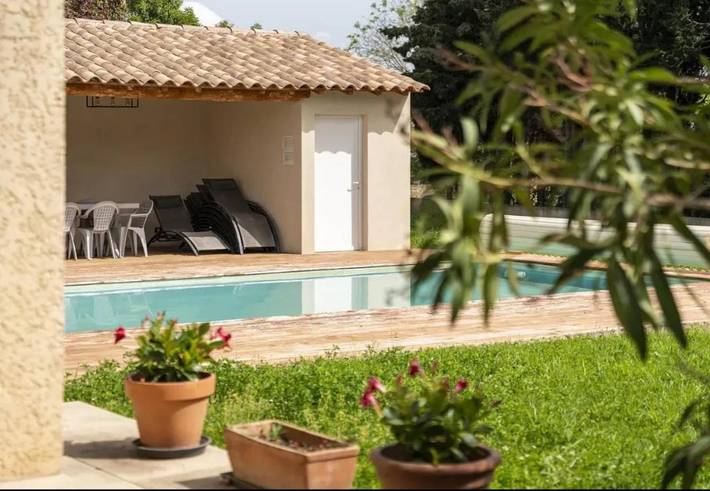Location de vacances pour 10 personnes, avec piscine ainsi que jardin et terrasse à Saint-Laurent-la-Vernède - 2