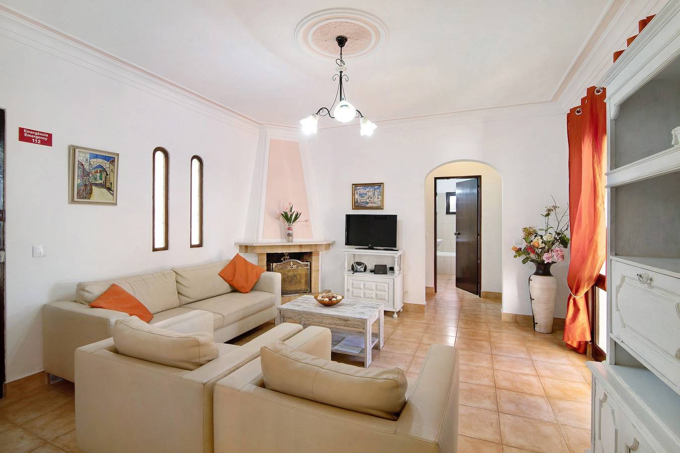 Villa "Filipa" with Pool, Wi-Fi, Garden & Terrace in Guia, Faro District