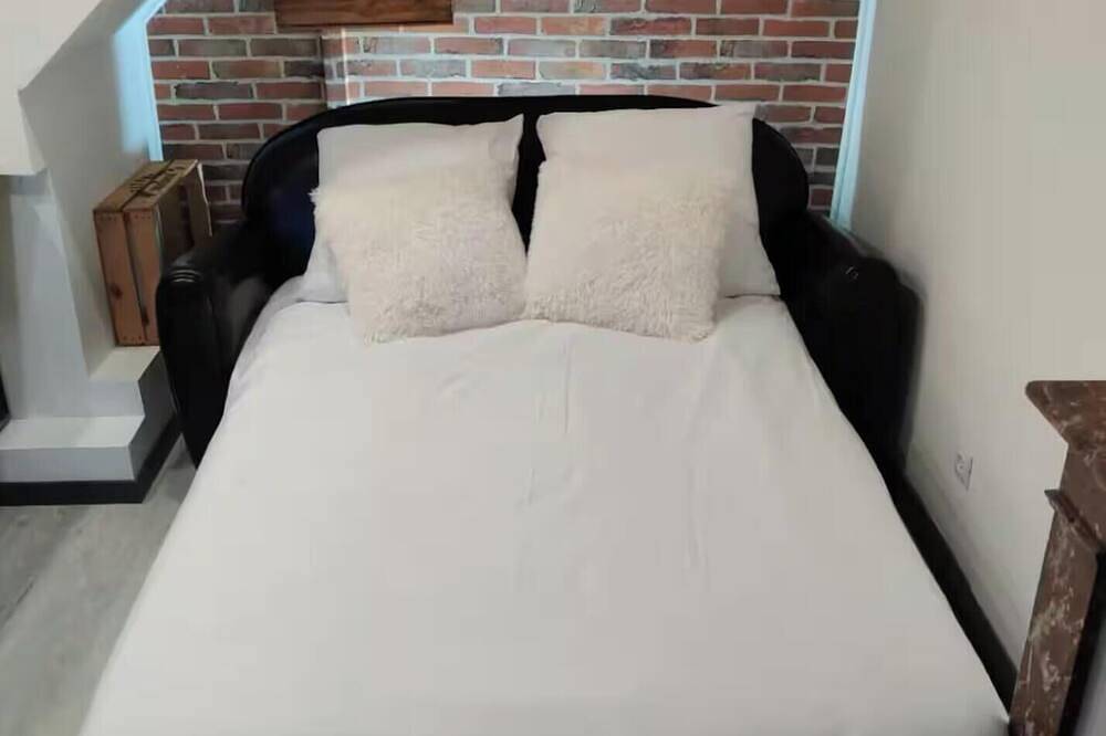 Entire apartment, Suite Eden private jacuzzi in Chaumont, Haute-Marne