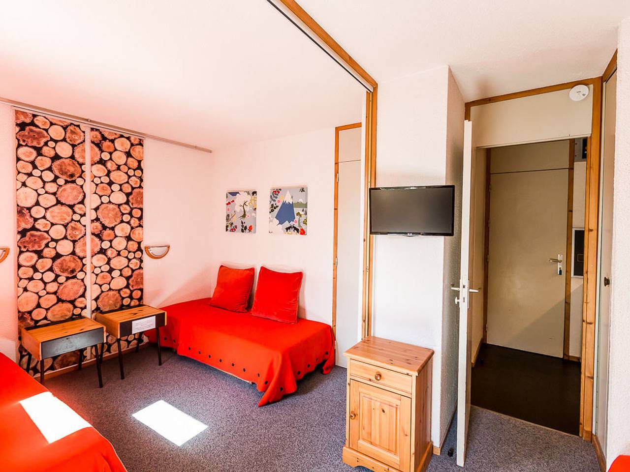 Studio entier, Studio divisible pour 3 pers, prox commerces et pistes, parking gratuit, balcon in Bellentre, La Plagne-Tarentaise