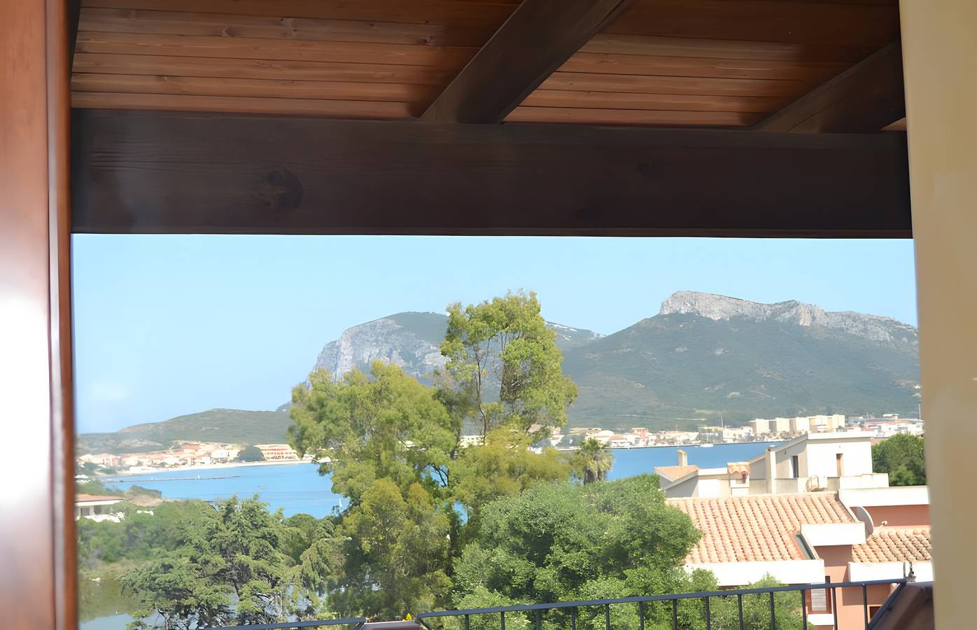 Casa Vacanze 'Orizzonti 33' con vista mare, terrazza privata e aria condizionata in Baia Caddinas, Golfo Aranci