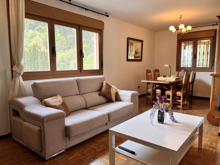 Apartamento para 6 personas, con Terraza y Jardín en Álava
