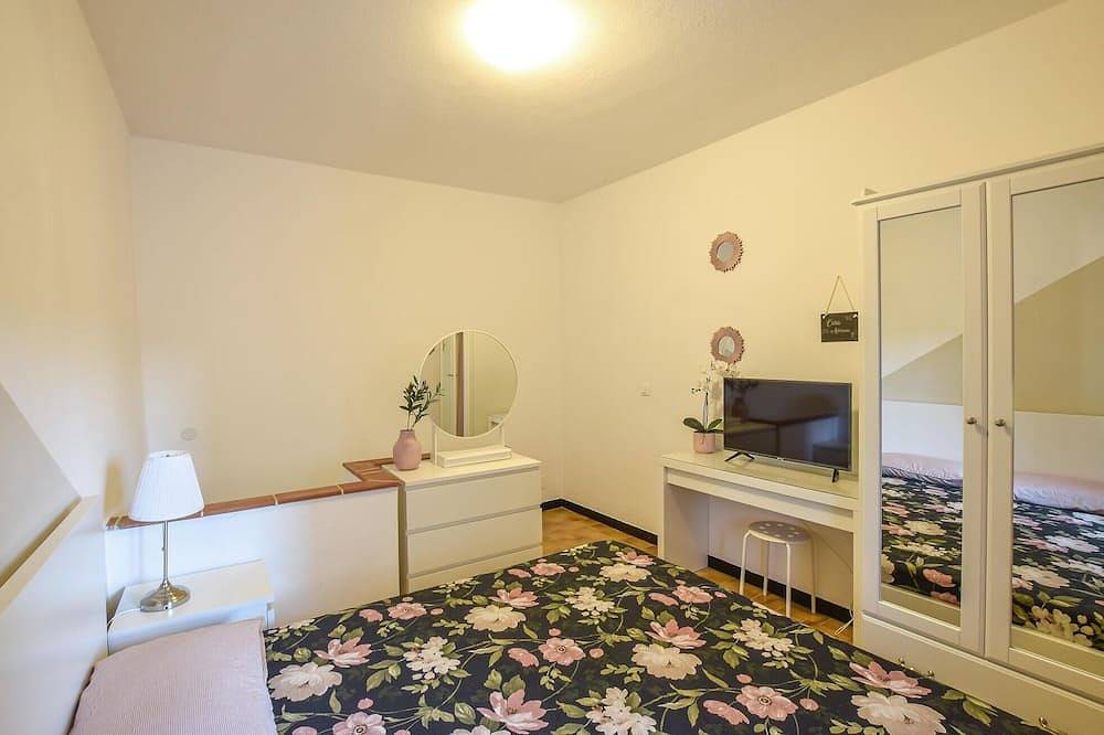 Entire apartment, 1 bedroom lovely apartment in Moneglia in Comeglio, Moneglia