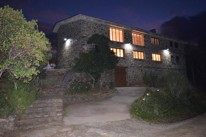 Casa rural para 3 personas, con Terraza además de Jardín y Vistas en Caminomorisco