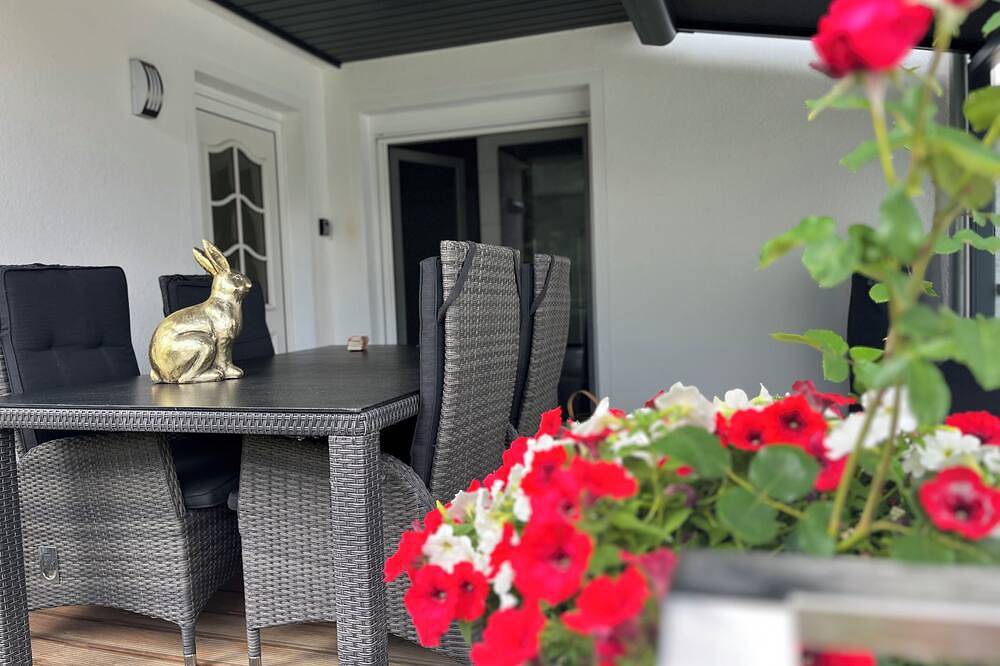 Super schönes und kernsaniertes Ferienhaus zwischen Stettiner Haff und Usedom in Ducherow, Stettiner Haff