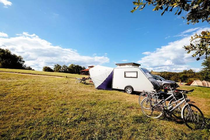 Camping pour 4 personnes, avec terrasse et piscine dans Périgord Vert - 3