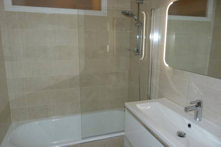 Appartement entier, Appartement spacieux, calme et climatisé avec grande piscine, proche de Cannes. in Mandelieu-la-Napoule, Massif de l'Esterel