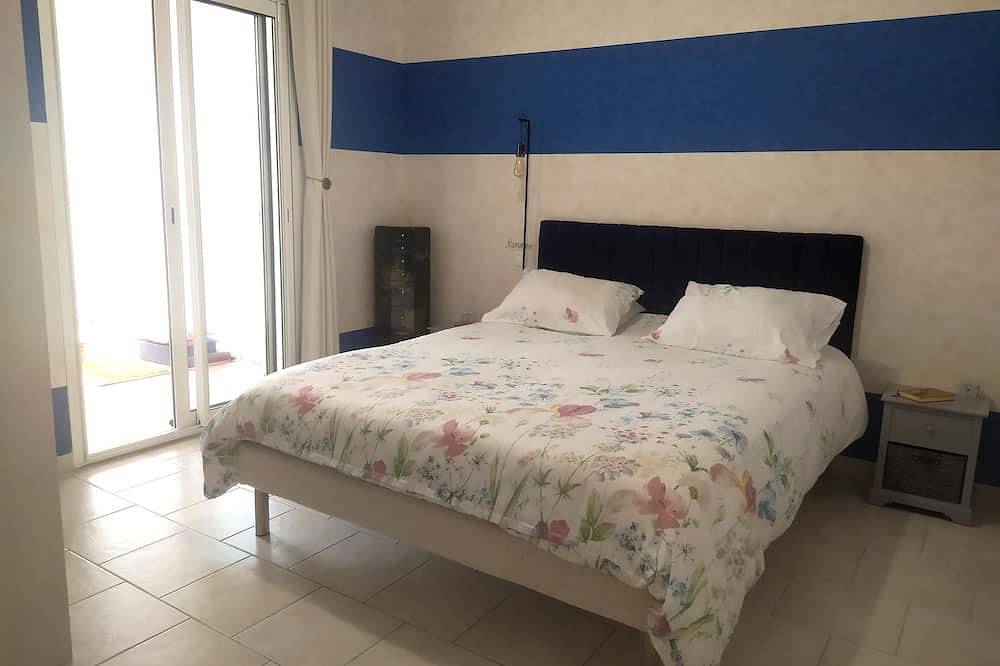 New Villa On The Outskirts Of The Village, Not Overlooked, In The Countryside in Serviers-et-Labaume, Nimes und Umgebung