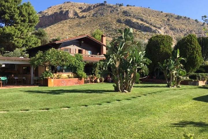 Villa for 6 personer, med badebasseng og balkong i tillegg til hage - 1