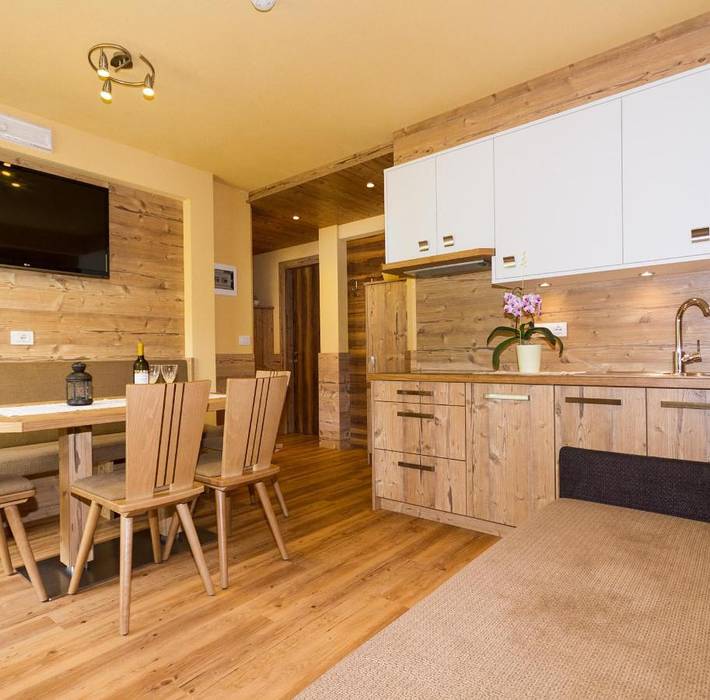 Ferienwohnung für 4 Personen, mit Balkon und Terrasse sowie Garten und Pool