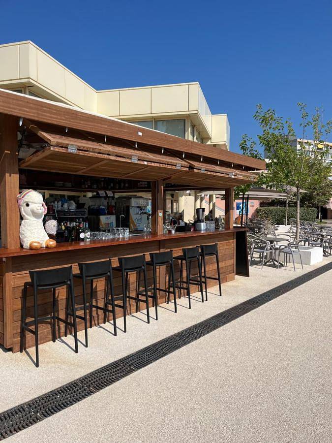 Location de vacances pour 2 personnes, avec vue ainsi que jardin et piscine dans Plage Du Lavandou Le Lavandou - 3