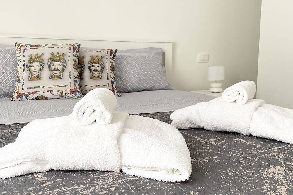 Sicily Bedda vacation home, apartment in the city center and a stone's throw from the sea! in Pozzallo, Ragusa Province