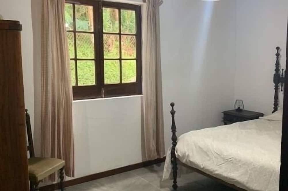 Charming 3-Bed House in Biscoitos, Terceira (Azoren)