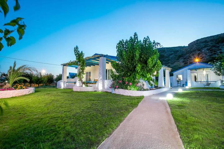 Ferienhaus für 4 Personen, mit Balkon und Terrasse sowie Garten und Ausblick in Faliraki