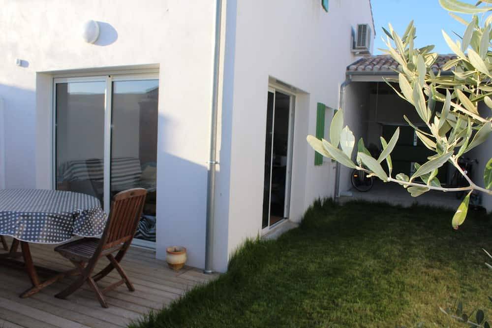 Nice house with garage and enclosed garden in the center of Loix for 4 people in Loix, Ile de Re