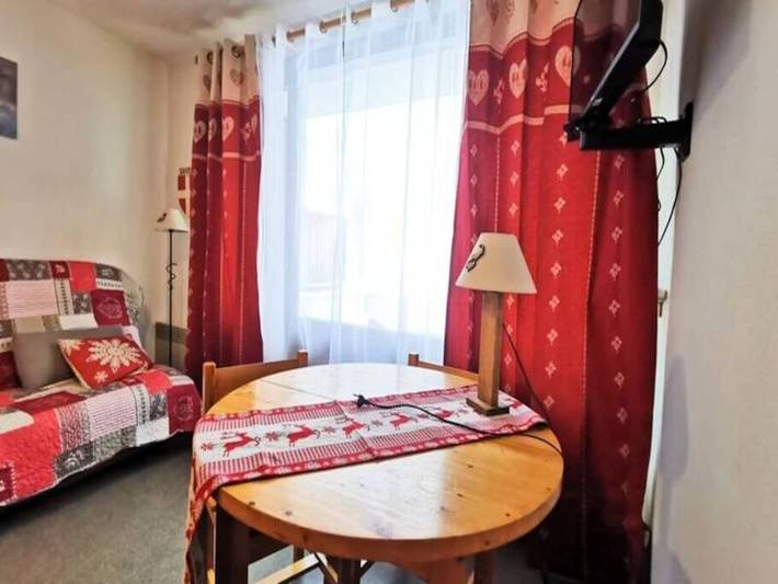 Gîte pour 4 personnes, avec terrasse et piscine dans Station de la Feclaz le Revard - 2