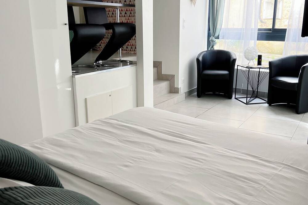 Entire apartment, Privatization: 2 Spa & Sauna Suites in Chablis in Chablis, Auxerre region