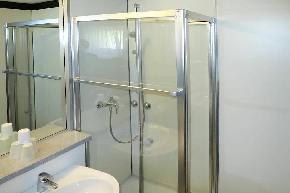 Angenehme Wohnung in einem Ferienhaus für 4 Leute mit Pool, Tv, Terrasse und Haustiere erlaubt in Maierhöfen, Bayerisch Schwaben