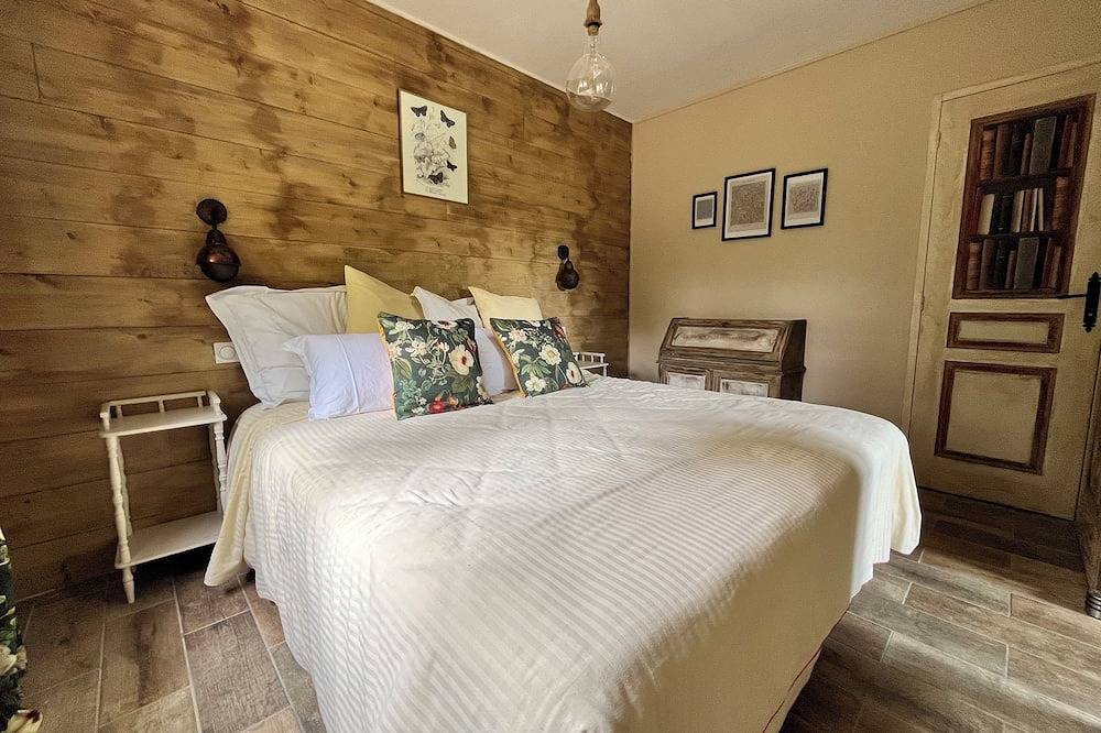 Cozy cottage in a green and peaceful setting. in Gondrin, Gers