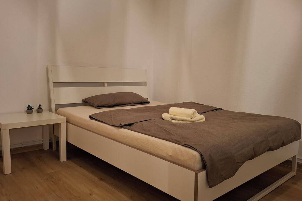 Ganze Wohnung, Zimmer \"white\" in Wg - zentral & ruhig - Vw, Autostadt, Vfl- Parkplatz und Wlan in Wolfsburg, Braunschweig und Umgebung