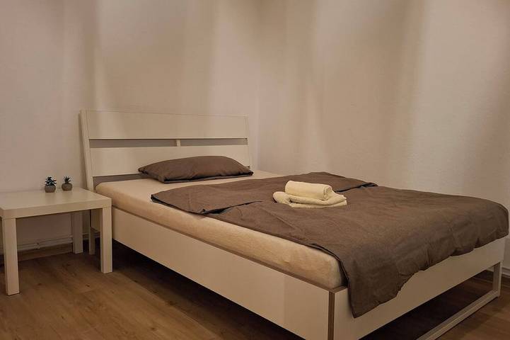 Ganze Wohnung, Zimmer \"white\" in Wg - zentral & ruhig - Vw, Autostadt, Vfl- Parkplatz und Wlan in Wolfsburg, Braunschweig und Umgebung