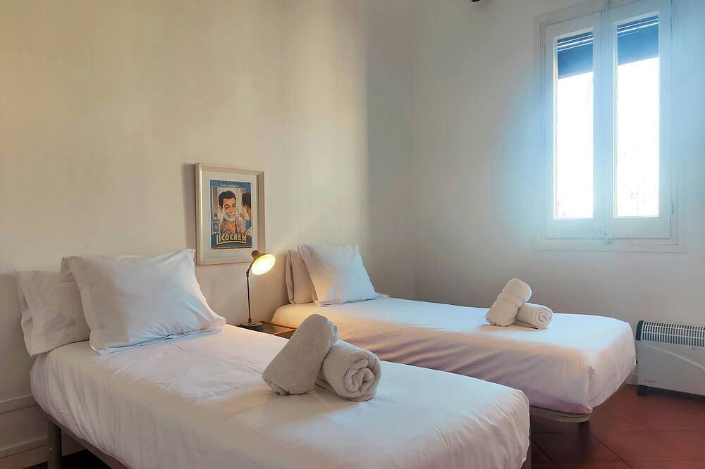 Entire apartment, Sunny, Central & Tranquil. 1br. Plaça Catalunya Rb in Barcelona Centre, Barcelona