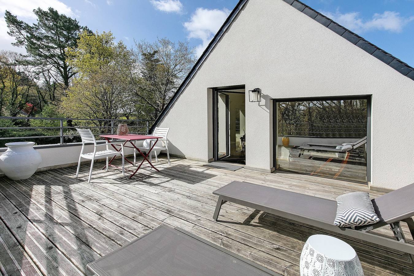 Studio entier, Hakuna Matata Cocon paisible - Grande terrasse vue forêt in Saint-Molf, Côte d'Amour