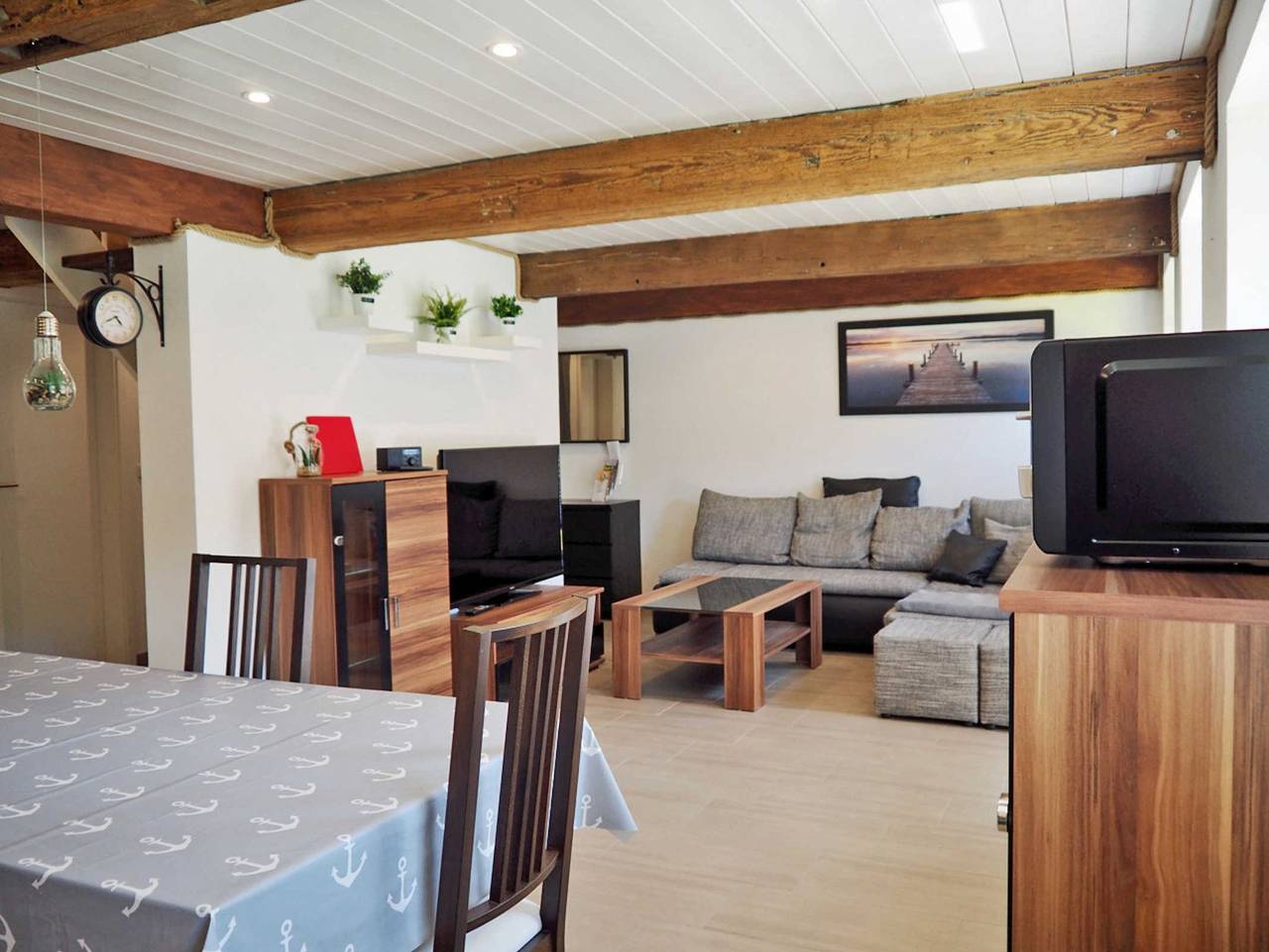 Ganze Ferienwohnung, Horn: Urlaub im Reetdachhaus in Schleswig-Holstein - Wohnung 2 in Silberstedt, Grünes Binnenland