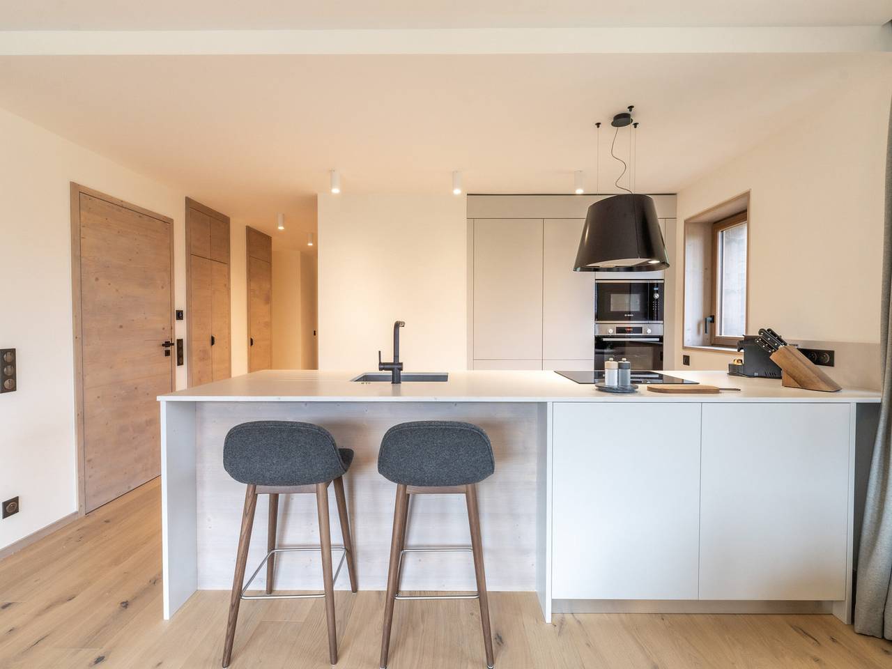 Entire apartment, Modern Apartment Near Courchevel Le Praz Center, Close to Slopes, Sleeps 6 in Le Praz, Saint-Bon-Tarentaise