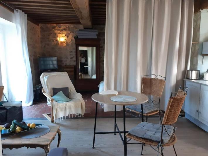 Gîte pour 3 personnes, avec vue et jardin, animaux acceptés à Dun-sur-Grandry