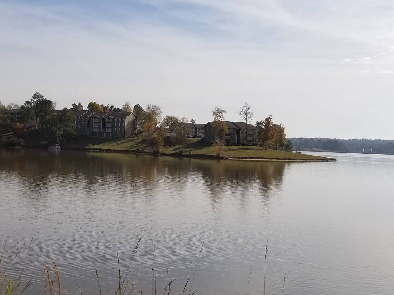 Proprio sul lago Tobesofkee e a 10 miglia dal centro! in Georgia (USA)