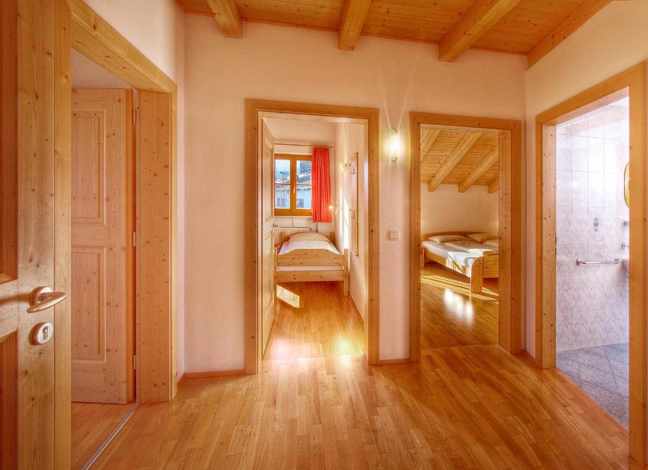 Ganze Wohnung, Ferienhof "Lindenhof" in Kurtatsch an der Weinstraße, Nonsberggruppe