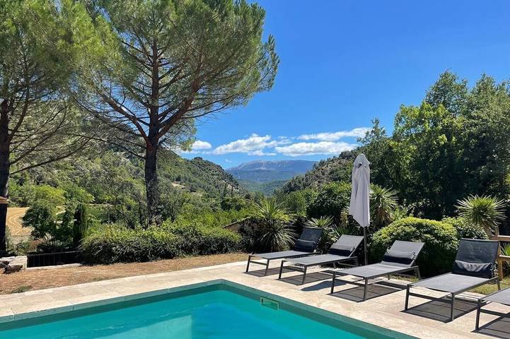 Location de vacances pour 8 personnes, avec Terrasse et Jardin à Bénivay-Ollon