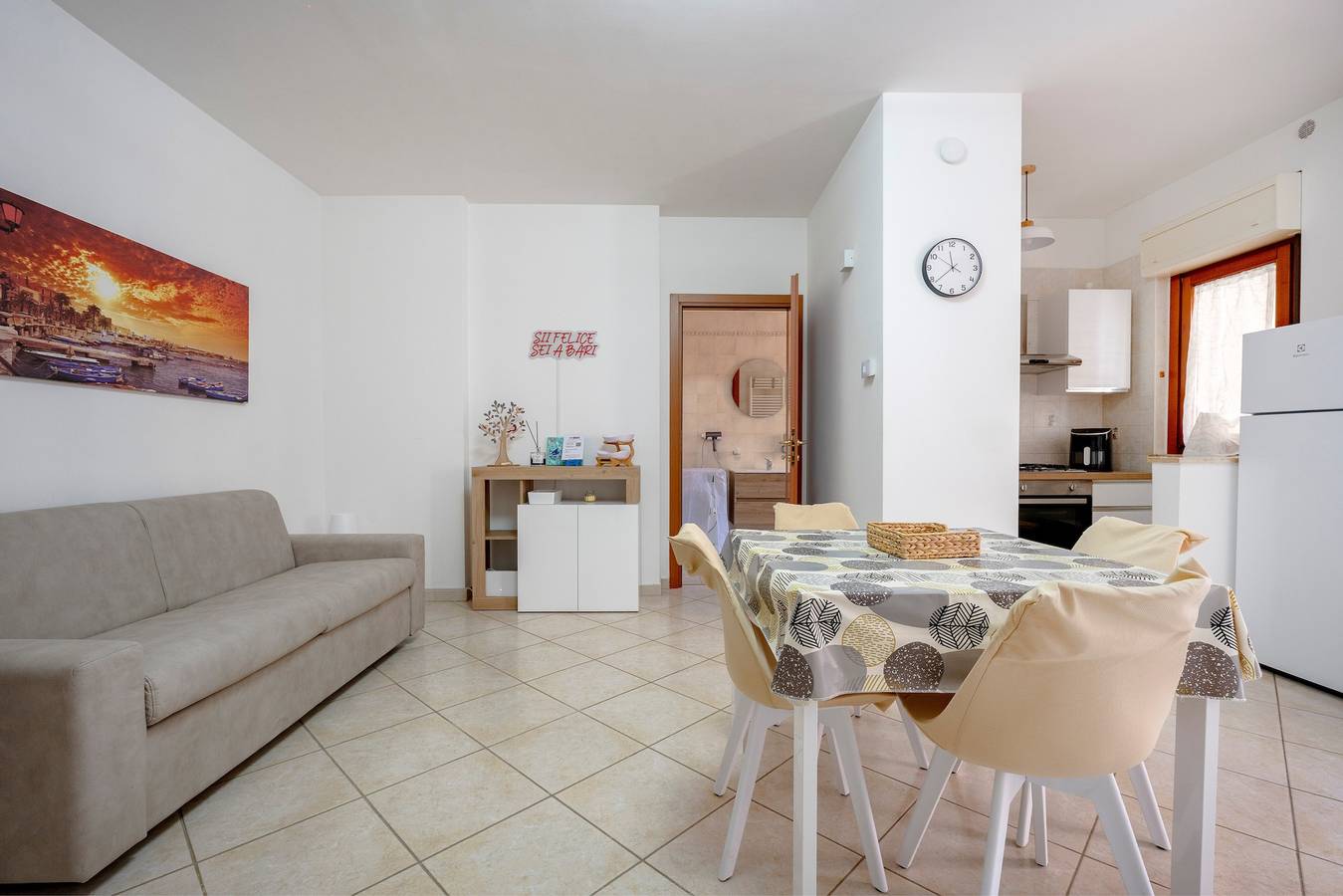 Ganze Wohnung, Ferienhaus 'Levante Eight Sea View' mit Meerblick, Wlan und Klimaanlage in Bari, Bari Provinz