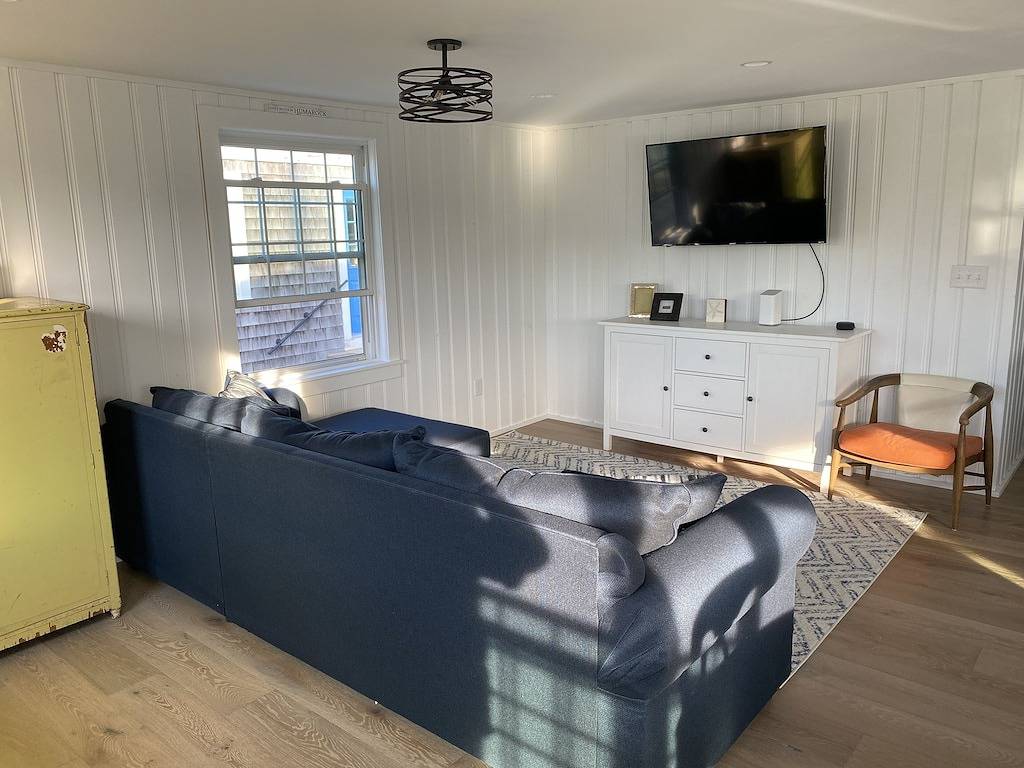 Light and bright three bedroom cottage-steps away from Humarock Beach! in Scituate, Massachusetts