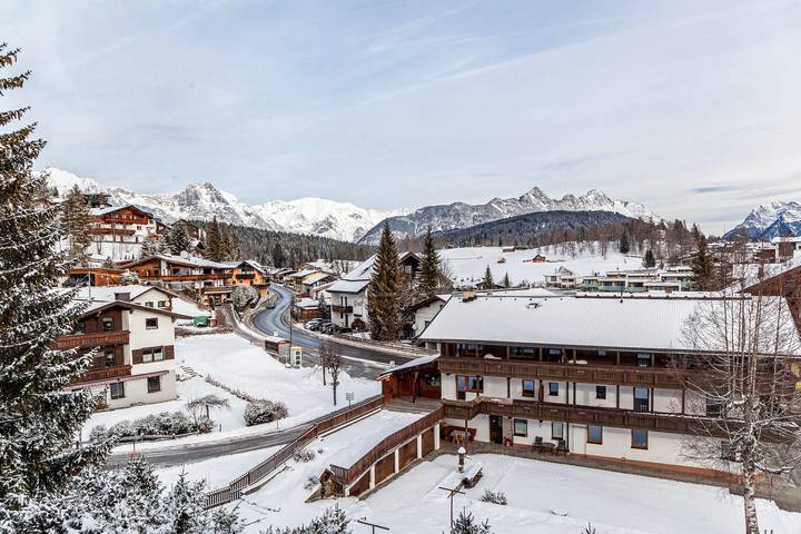 Apartamento inteiro, Apartamento 'Haus Excelsior Top 22' com vista para a montanha, jardim partilhado e Wi-Fi in Seefeld in Tirol, Innsbruck-Land