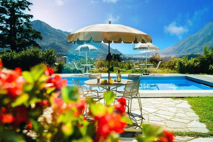 Chambre d’hôte pour 2 personnes, avec Terrasse et Jardin ainsi que Piscine et Vue à Lecco