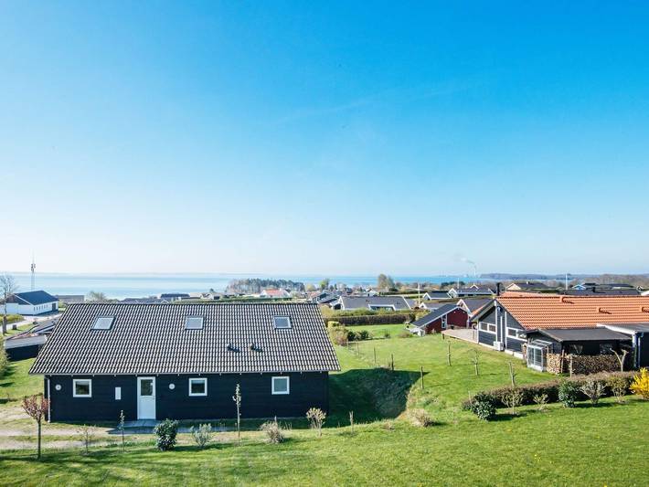 Ferieudlejning for 10 personer, med Jacuzzi og Terrasse i Følle Strand