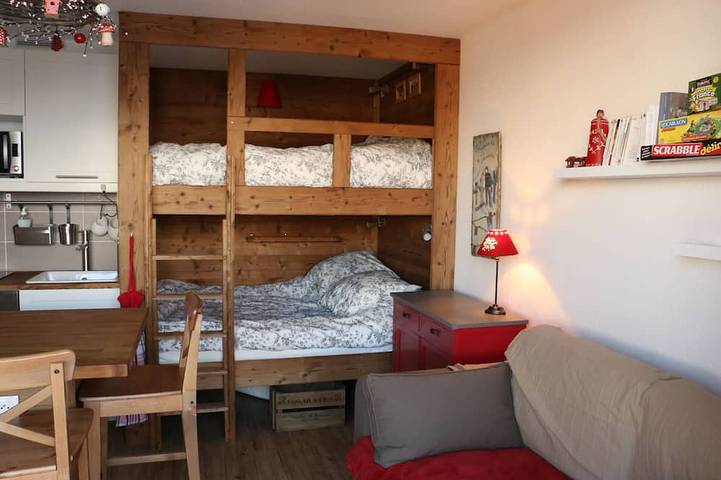 Ganze Wohnung, App. 4 pers. Charmant. Pisten anzeigen. Abfahrt direkt von der Piste. Urlaubsgutscheine Ok in Le Corbier, Villarembert