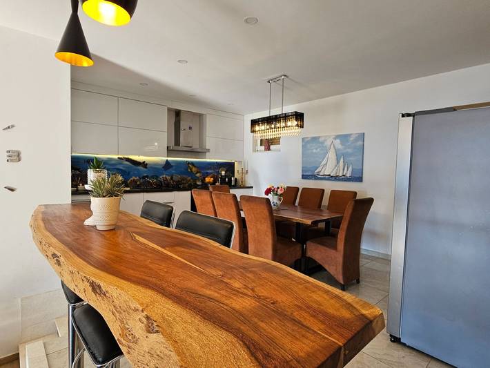Ferienhaus für 8 Personen, mit Meerblick und Balkon sowie Garten in Omis