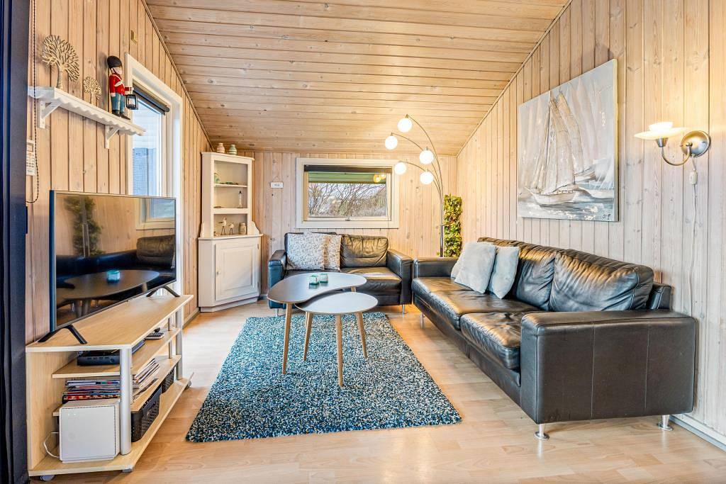 Hyggeligt ikke-ryger sommerhus i Nr. Lyngvig tæt ved fjorden in Nørre Lyngvig, Hvide Sande